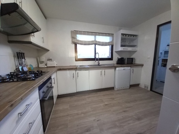 Фото: Квартира 3 спальни 150 м² в Бенидорме