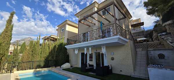 Foto: Casa de 4 dormitorios 210m² en La Nucia