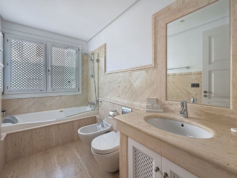 Фото: Квартира 3 спальни 243 м² в Эстепоне