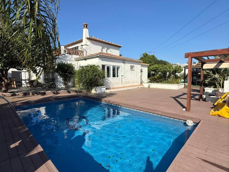 Вілла 4 спальні 357 м² в Ель-Чапарраль