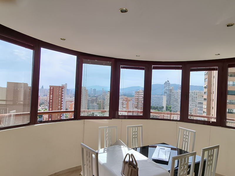 2 bedroom apartment of 100 m² in Benidorm