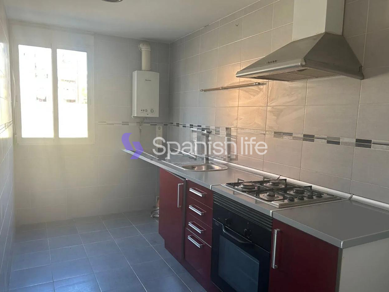 Two-bedroom apartment of 82 m² in Benicalap