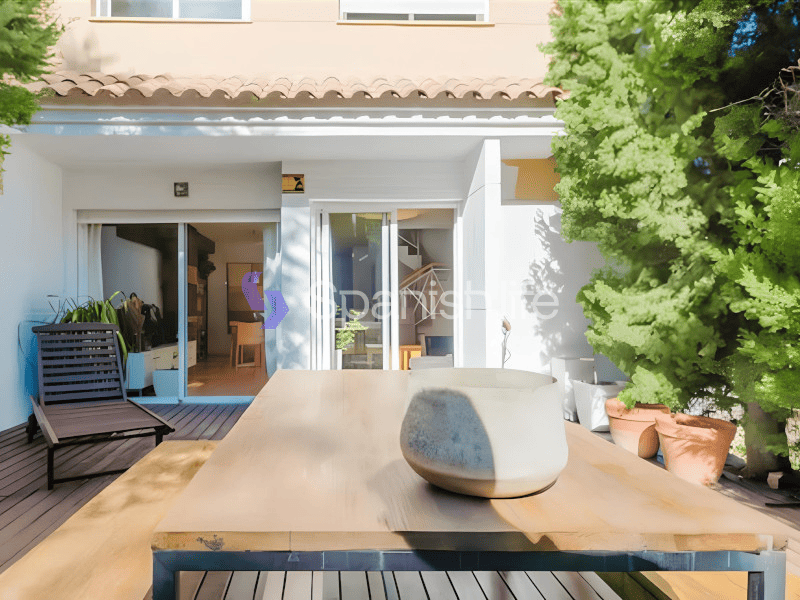 Foto: Casa 5 dormitorios 236 m² en Valencia