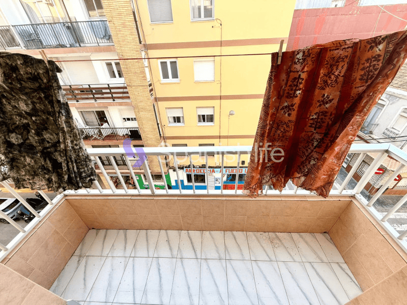 Фото: Квартира 4 спальни 72 м² в Валенсии