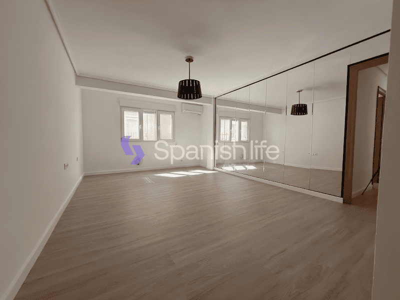 Photo: Apartment 4 bedrooms 135 m² in Valencia