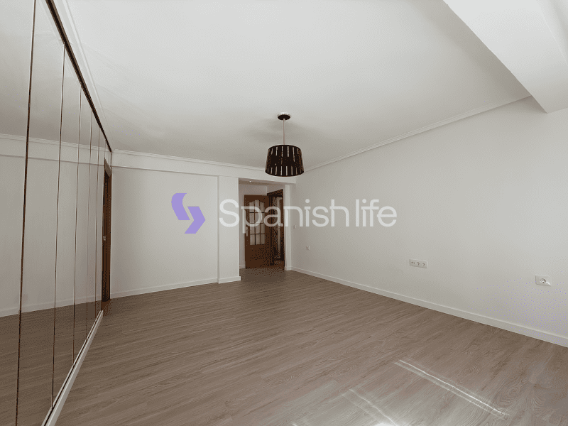 Photo: Apartment 4 bedrooms 135 m² in Valencia