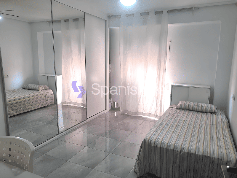 Фото: Квартира 4 спальни 100 м² в Валенсии