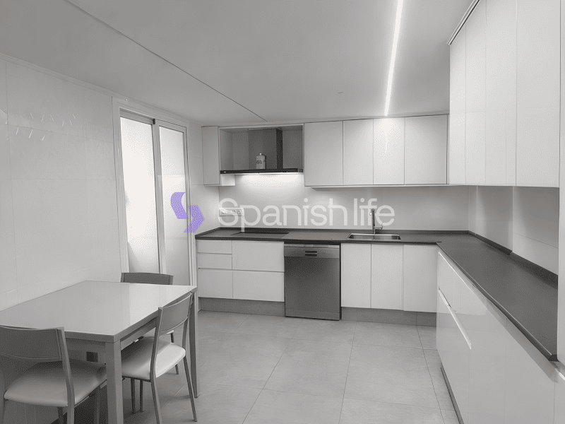 Фото: Квартира 4 спальни 111 м² в Валенсии