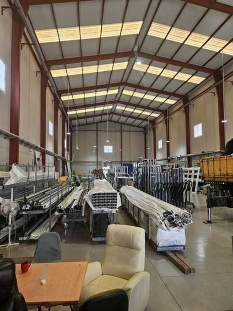 Продажа компании по производству окон ПВХ в Альморади, Испания