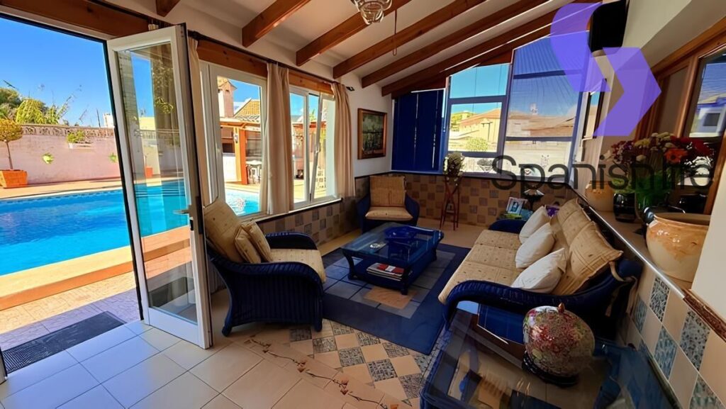 Chalet 6 dormitorios 450 m² en Benidorm