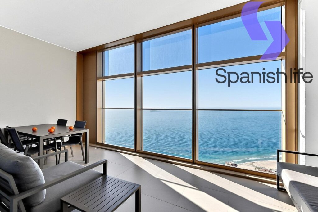 Apartamento 2 dormitorios 136 m² en Benidorm