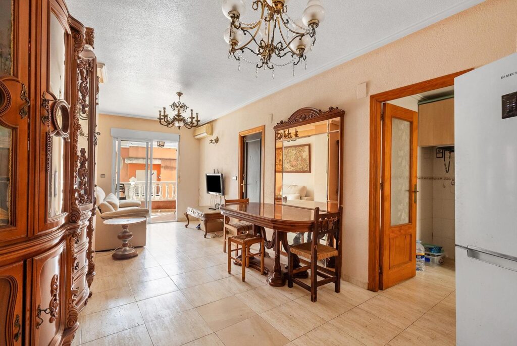 SOUTH Opportunity with 3 bedrooms and 2 bathrooms