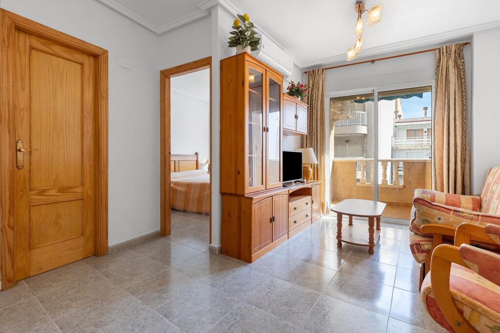 Opportunity next to Los Locos beach, 2 bedrooms, pool and garage