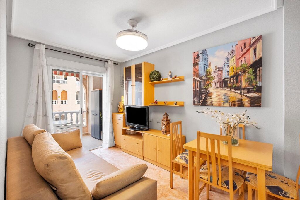 Opportunity for a 2-bedroom apartment with a pool Opportunity for a 2-bedroom apartment with a pool