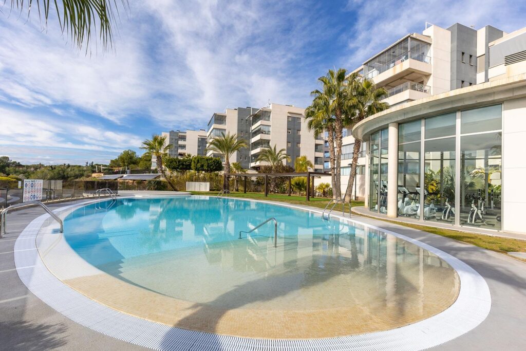 Resale opportunity with 3 bedrooms and 2 bathrooms