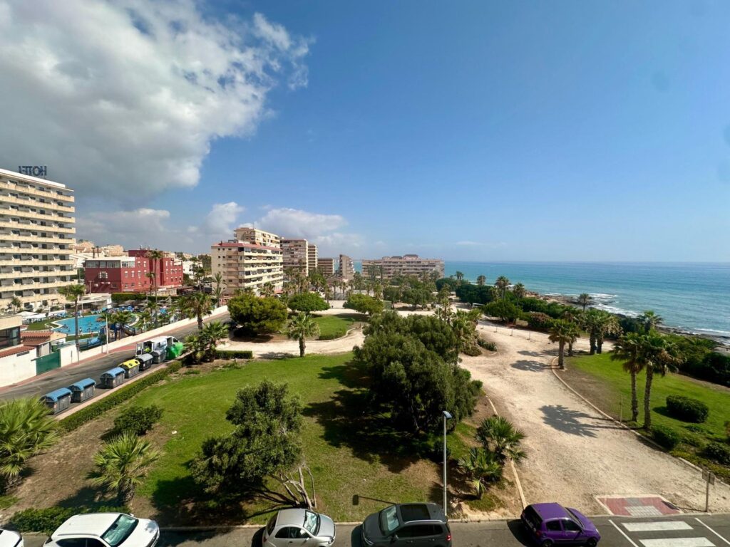 🌊 ENCANTADOR APARTAMENTO DE 1 DORMITORIO CON VISTAS AL MAR A 50 METROS DE LA PLAYA 🏖️✨