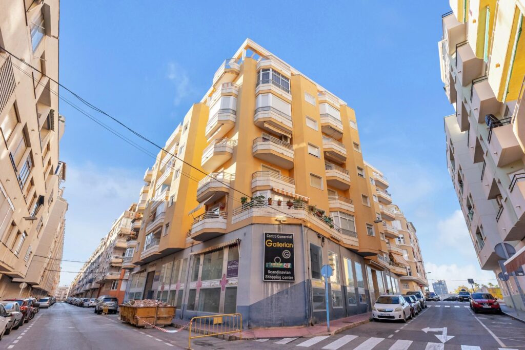 South-facing apartment just 500 m from Playa del Cura, Torrevieja