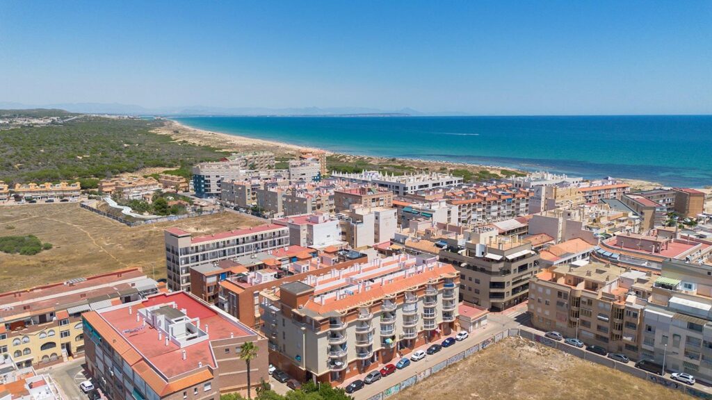 APARTAMENTO DE 1 DORMITORIO EN ESQUINA CON VISTAS A LA LAGUNA, LICENCIA TURISITICA Y A 260 METROS DE LA PLAYA DE LA  MATA!