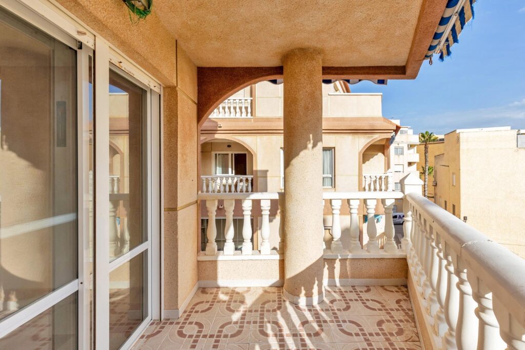 2 bedroom apartment just 100 meters from the beach in La Mata!!
