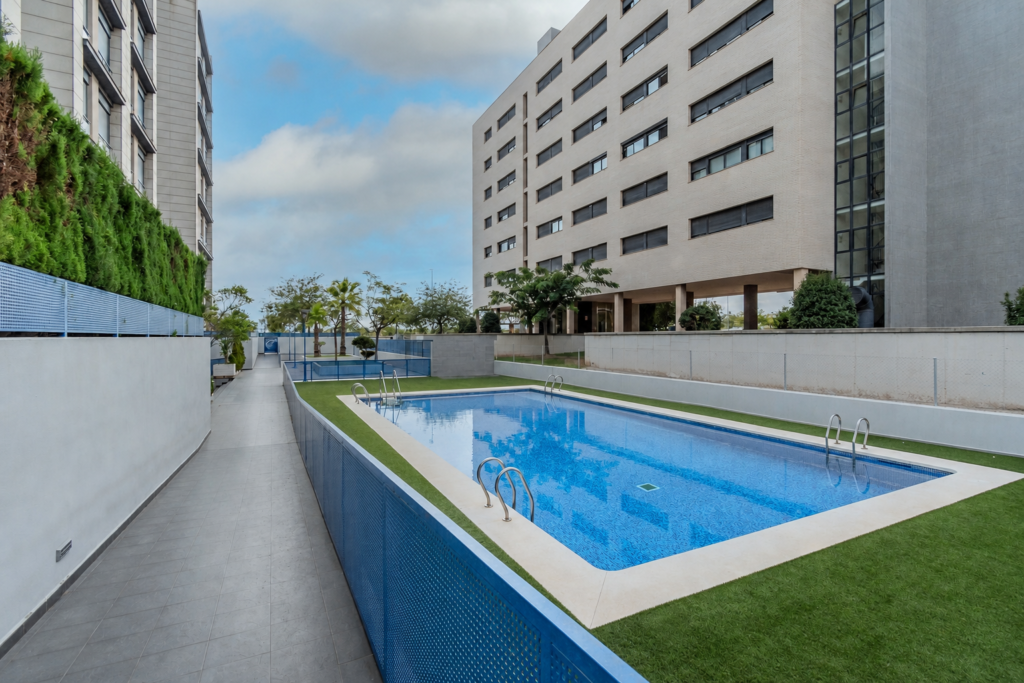 Apartment with two terraces, pool and garage in Parque Sensal, Castellón